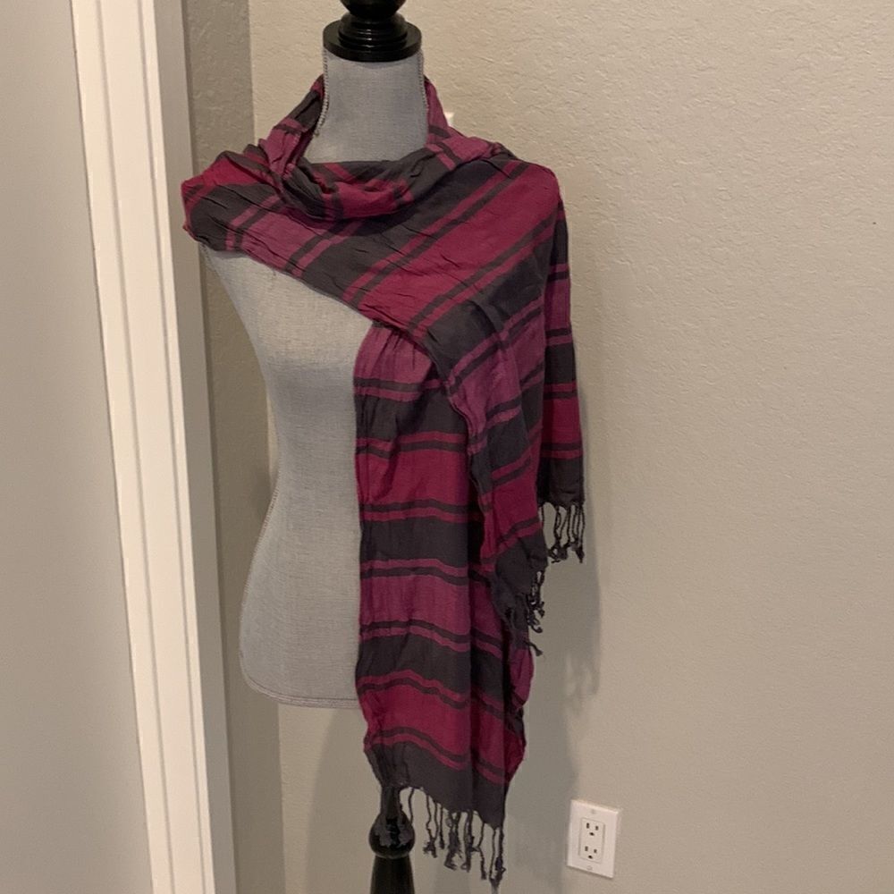 Two Fashion Scarves - Picture 3 of 4